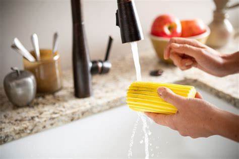 SCRUB DADDY DAMP DUSTER